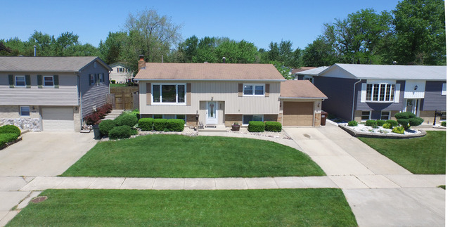 5652 Albert Dr, Oak Forest, IL 60452 photo 2