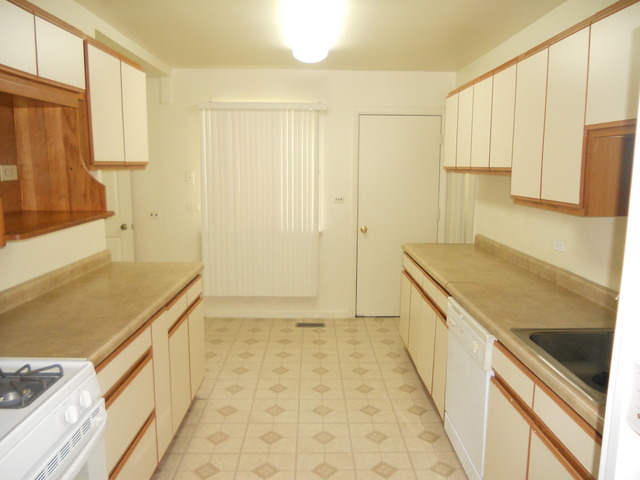 123 E Berkley Ln, Hoffman Estates, IL 60169 photo 2