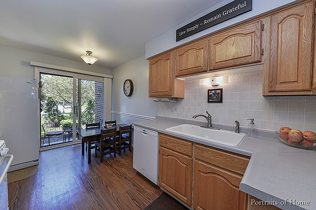 1425 Blackburn St, Wheaton, IL 60189 photo 2