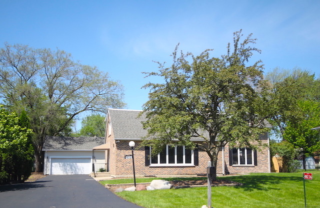 4 N236 8th Ave, Addison, IL 60101 photo 1