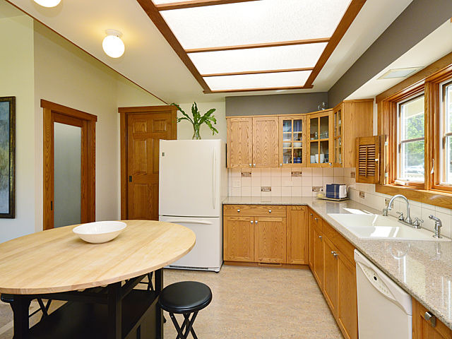 141 E Pine Ave, Roselle, IL 60172 photo 8