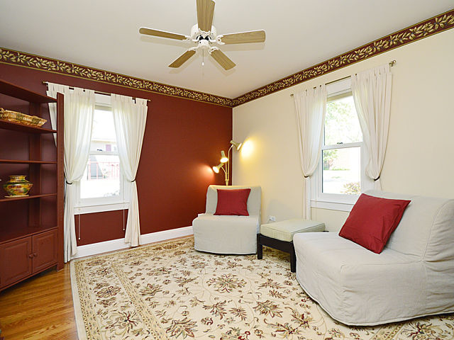141 E Pine Ave, Roselle, IL 60172 photo 14