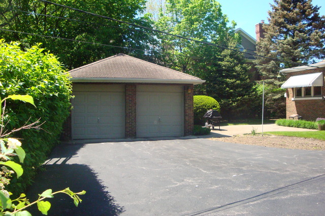 2249 Dewes St, Glenview, IL 60025 photo 10