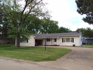 604 Crestview Dr, Henry, IL 61537 photo 1