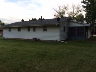 604 Crestview Dr, Henry, IL 61537 photo 2