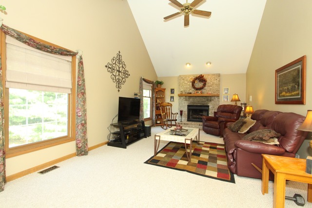 3518 Turnberry Dr, Mchenry, IL 60050 photo 2