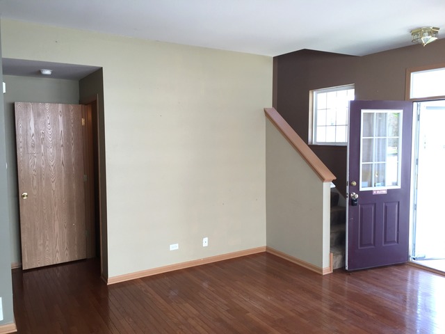 2080 Grayhawk Dr, Aurora, IL 60503 photo 2