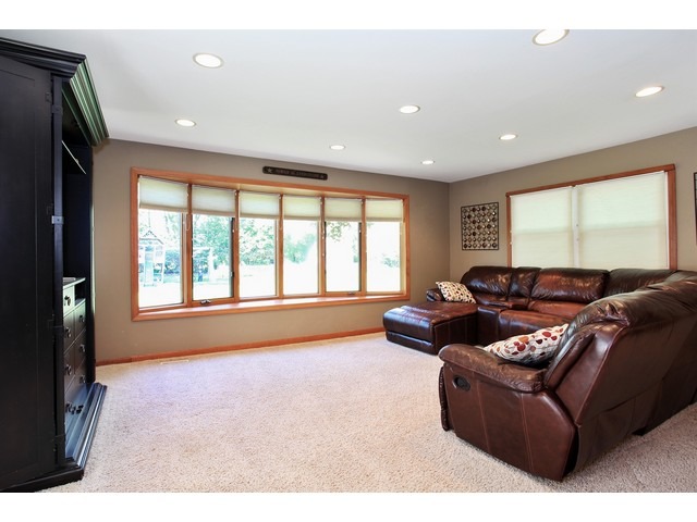 4010 Phyllis Rd, Northbrook, IL 60062 photo 5