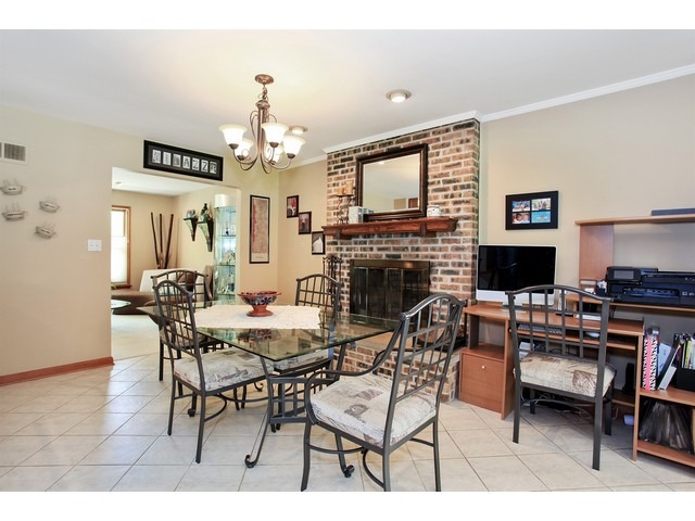 4010 Phyllis Rd, Northbrook, IL 60062 photo 4