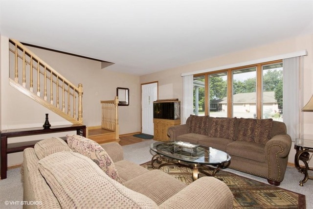 2276 Beverly Dr, Morris, IL 60450 photo 2
