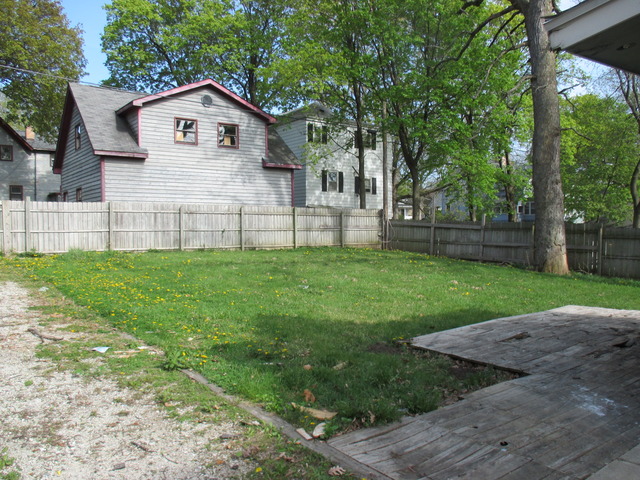133 Hill Ave, Elgin, IL 60120 photo 3