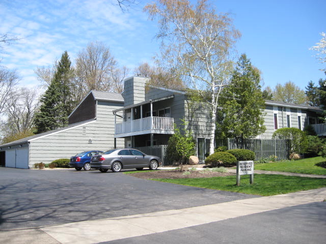 2075 Creekside Dr #1-3, Wheaton, IL 60189 photo 2
