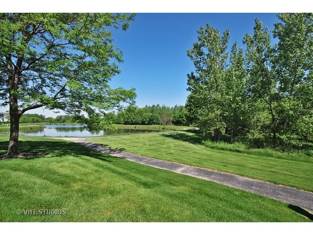 2472 Reflections Dr, Aurora, IL 60502 photo 9