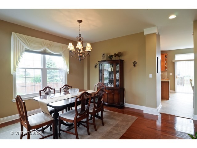 1955 Bordeaux Ct, Wheeling, IL 60090 photo 2