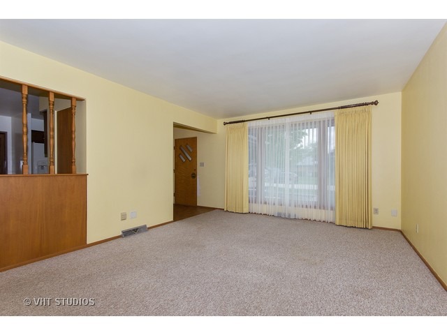 608 E 2nd St, Lockport, IL 60441 photo 1
