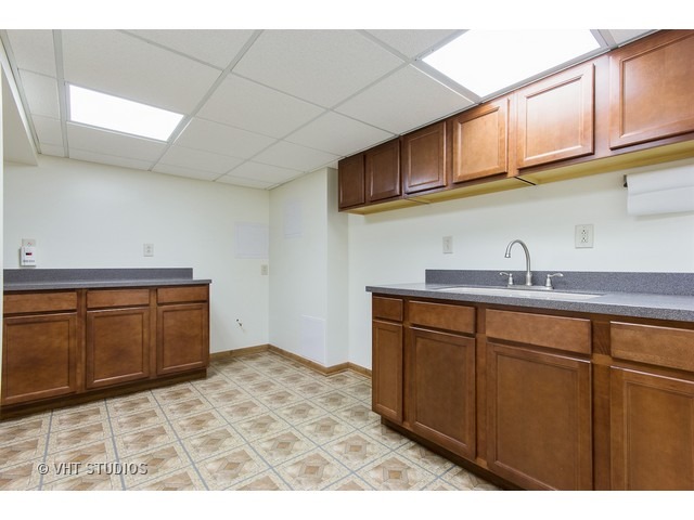 608 E 2nd St, Lockport, IL 60441 photo 3