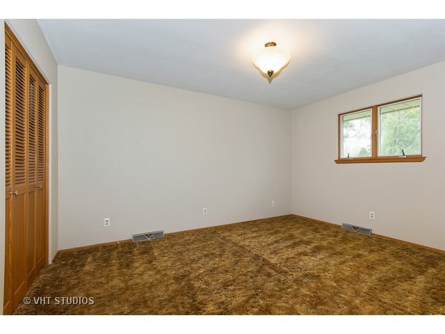 608 E 2nd St, Lockport, IL 60441 photo 8