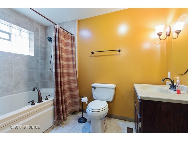 608 E 2nd St, Lockport, IL 60441 photo 9