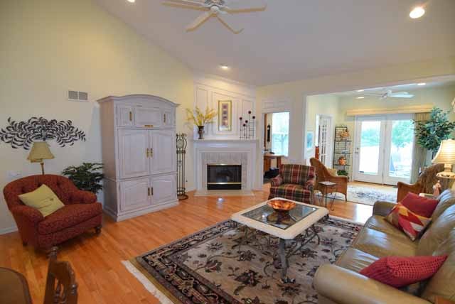 4144 Whitehall Ln, Algonquin, IL 60102 photo 4
