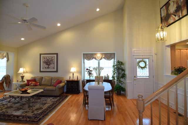 4144 Whitehall Ln, Algonquin, IL 60102 photo 2