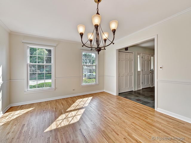 1700 S Thompson Dr, Wheaton, IL 60189 photo 5