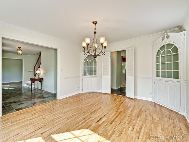 1700 S Thompson Dr, Wheaton, IL 60189 photo 4