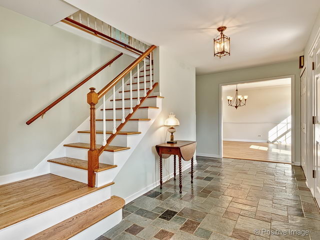 1700 S Thompson Dr, Wheaton, IL 60189 photo 1