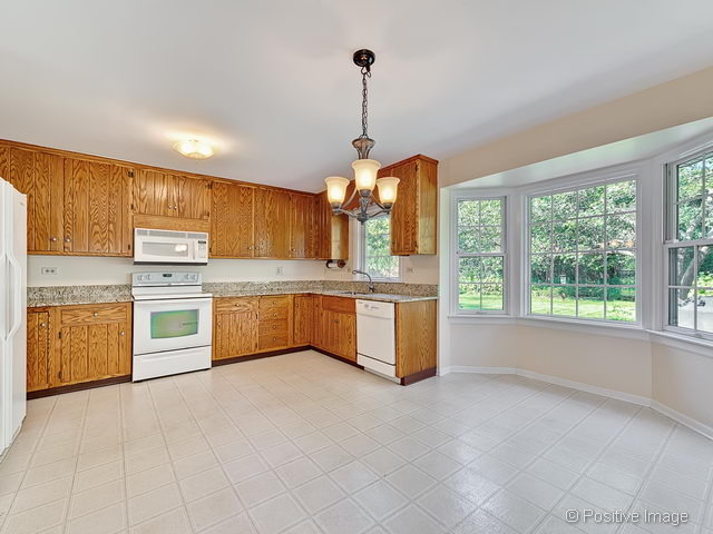 1700 S Thompson Dr, Wheaton, IL 60189 photo 7