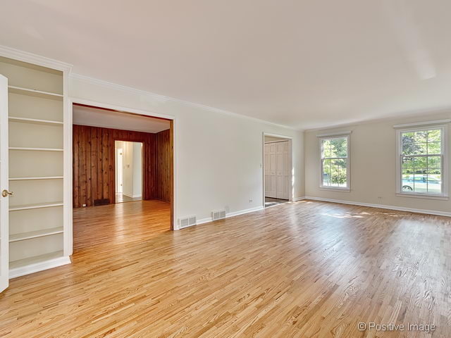 1700 S Thompson Dr, Wheaton, IL 60189 photo 3
