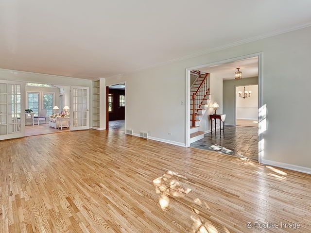 1700 S Thompson Dr, Wheaton, IL 60189 photo 2