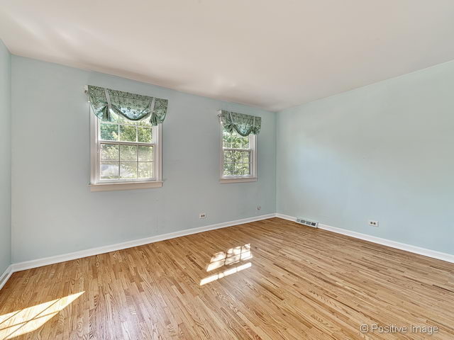 1700 S Thompson Dr, Wheaton, IL 60189 photo 17