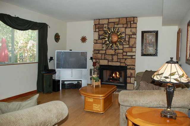 1320 Burns Dr, Elgin, IL 60120 photo 3