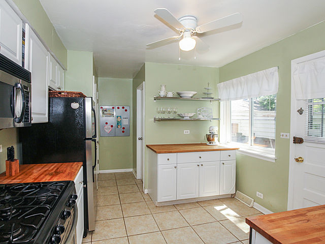 2210 Crain St, Evanston, IL 60202 photo 10