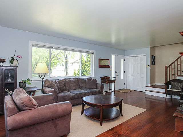2210 Crain St, Evanston, IL 60202 photo 2