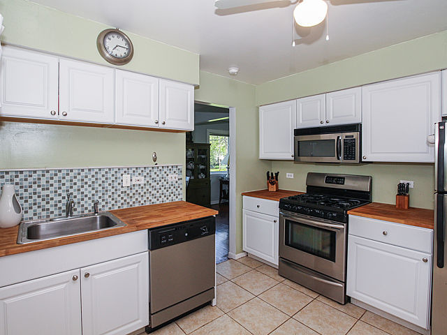 2210 Crain St, Evanston, IL 60202 photo 9