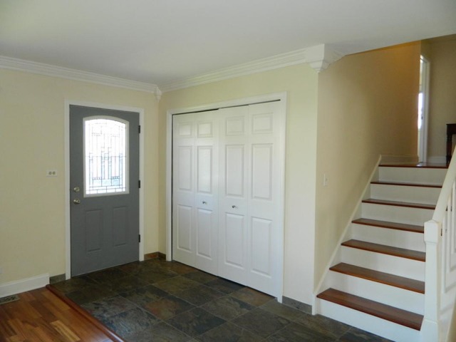 4425 Thornbark Ct, Hoffman Estates, IL 60192 photo 2