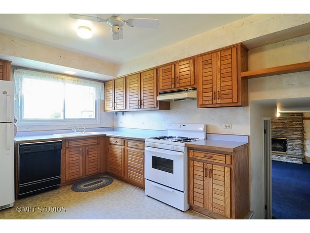 2021 Vermont St, Rolling Meadows, IL 60008 photo 4