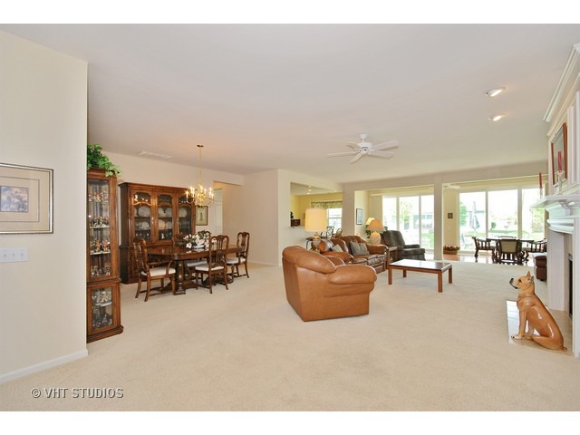 618 Tuscan View Dr, Elgin, IL 60124 photo 2
