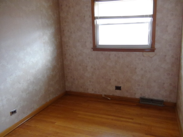 8887 N Grand St, Niles, IL 60714 photo 6