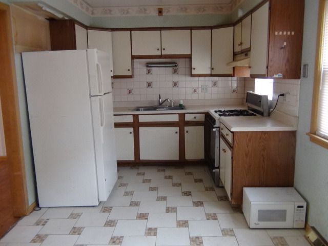 8887 N Grand St, Niles, IL 60714 photo 3