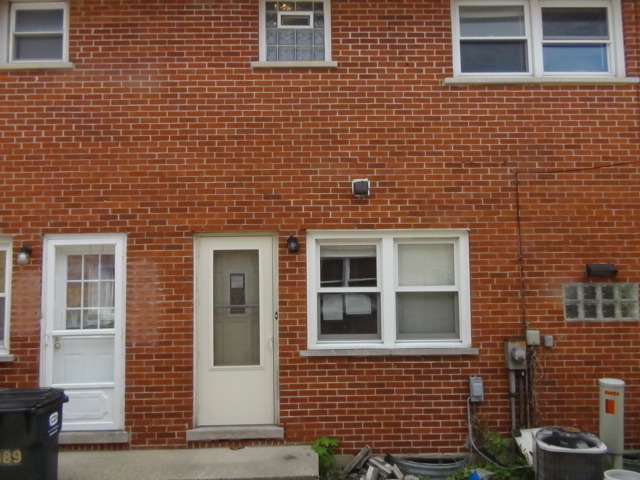 8887 N Grand St, Niles, IL 60714 photo 2