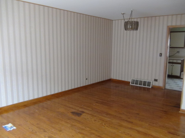 8887 N Grand St, Niles, IL 60714 photo 4
