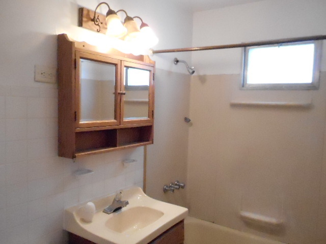 7901 W 82nd Pl, Bridgeview, IL 60455 photo 3
