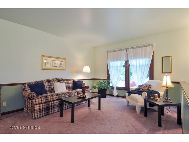 1122 Needham Rd, Naperville, IL 60563 photo 4