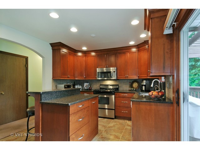 1122 Needham Rd, Naperville, IL 60563 photo 2