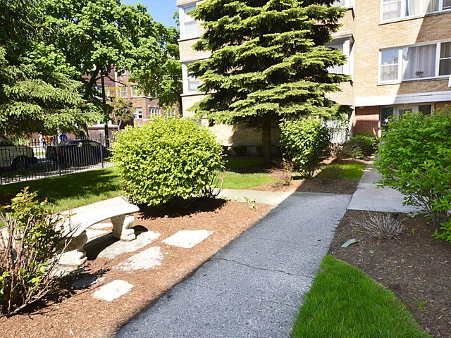 7529 N Sheridan Rd #1, Chicago, IL 60626 photo 1