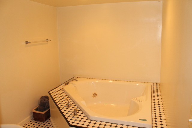 505 Castle Rd, Mchenry, IL 60050 photo 13