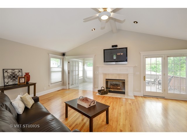 1020 N Wheaton Ave, Wheaton, IL 60187 photo 7