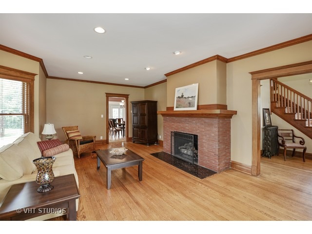1020 N Wheaton Ave, Wheaton, IL 60187 photo 3