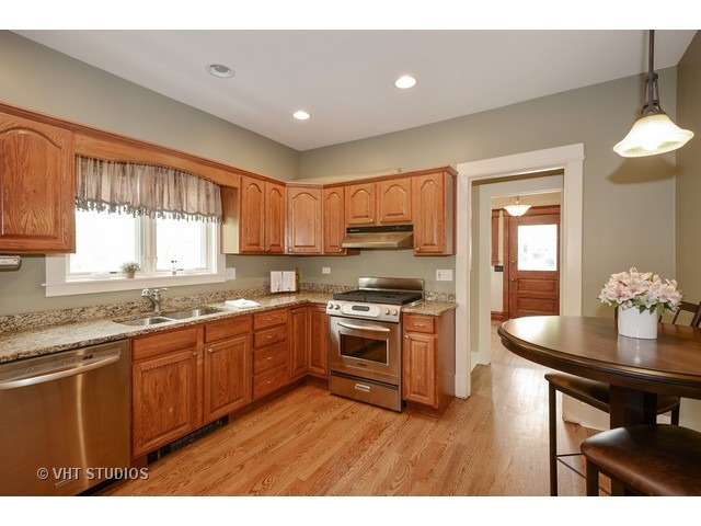 1020 N Wheaton Ave, Wheaton, IL 60187 photo 6